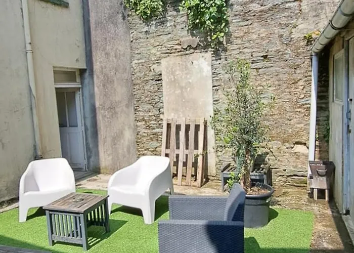 Le Balinais , En Hyper Centre Rue Au Calme Avec Parking